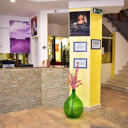 Hotel New Happy Rimini Eksteriør billede