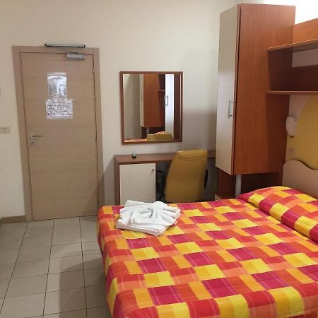 Hotel New Happy Rimini Eksteriør billede