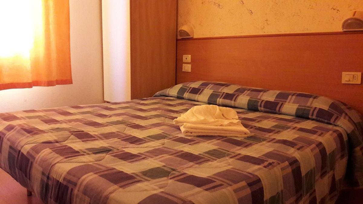 Hotel New Happy Rimini Eksteriør billede