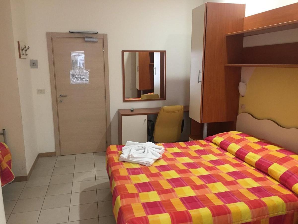 Hotel New Happy Rimini Eksteriør billede