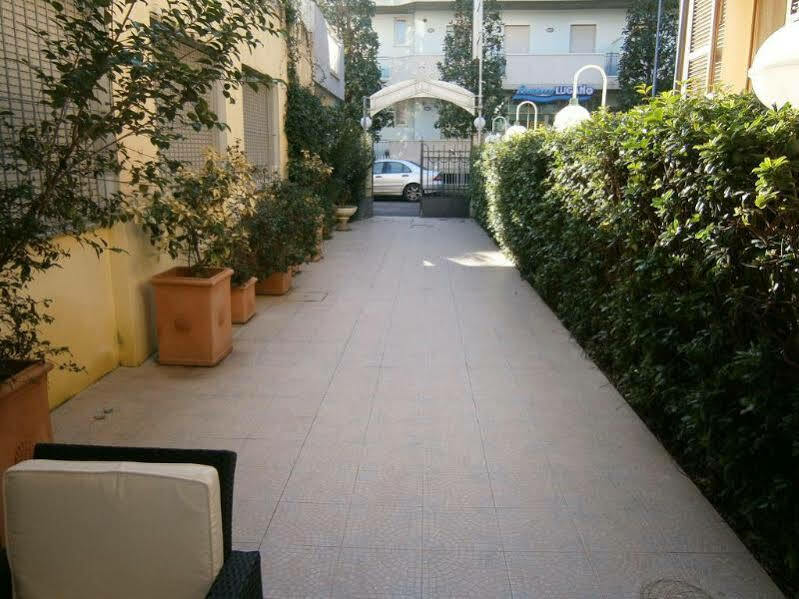 Hotel New Happy Rimini Eksteriør billede